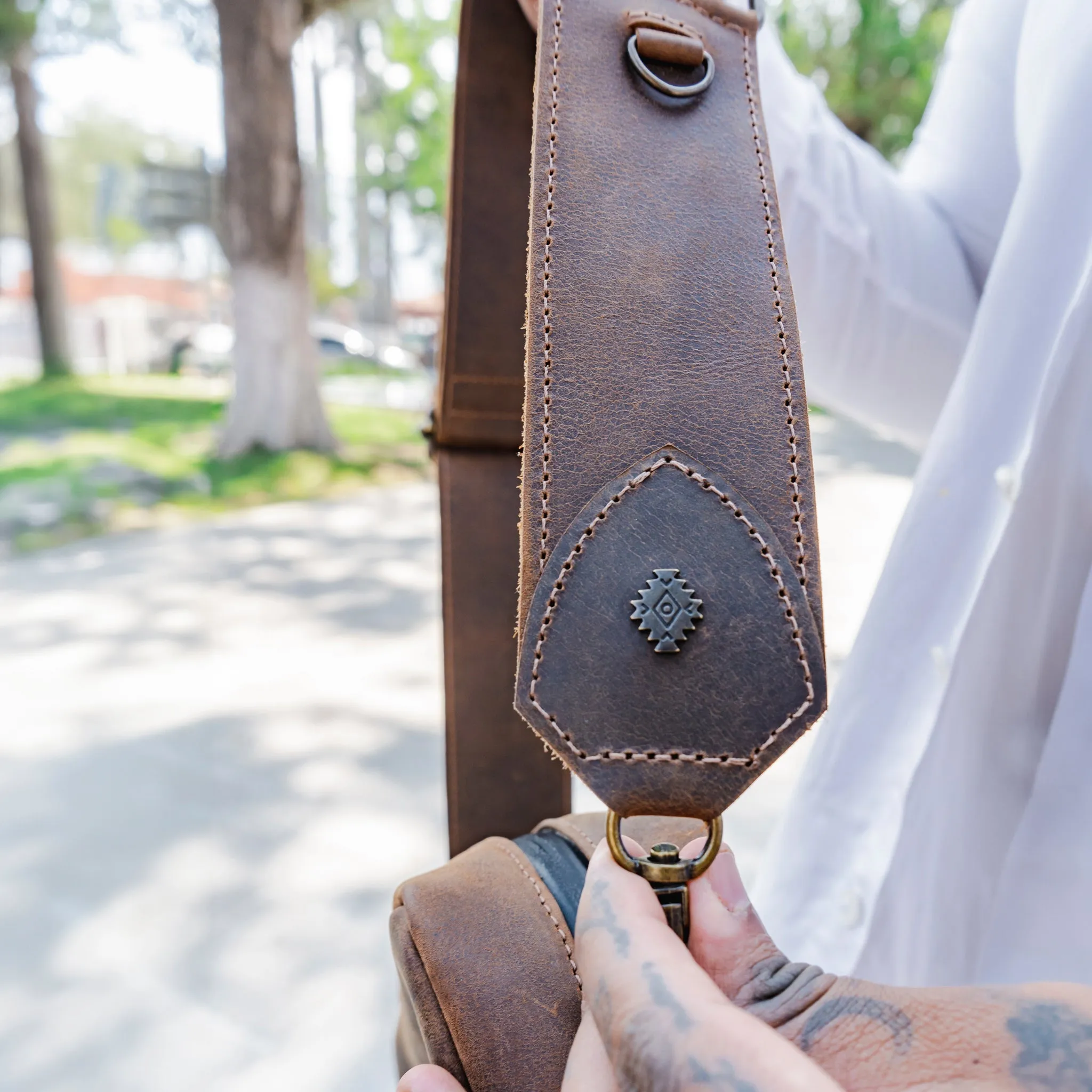 ADJUSTABLE WIDE STRAP - FULL LEATHER - CHESTNUT