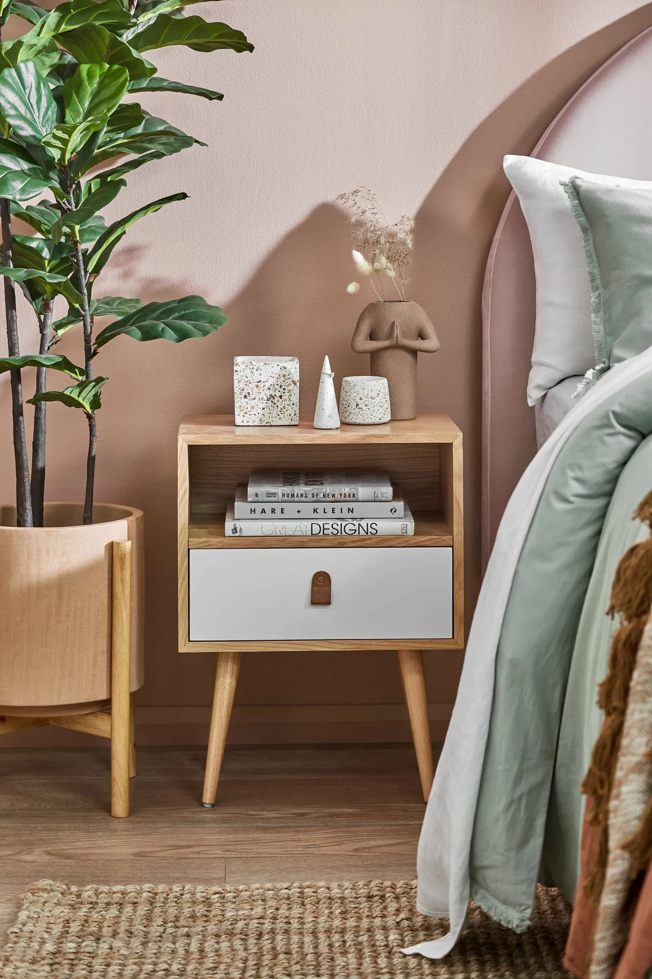 Coda Plant Pot on Stand