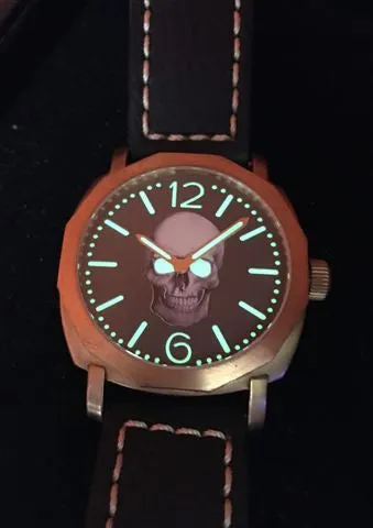 R108 / Regia Skull Dial (plain bezel) - (free shipping)